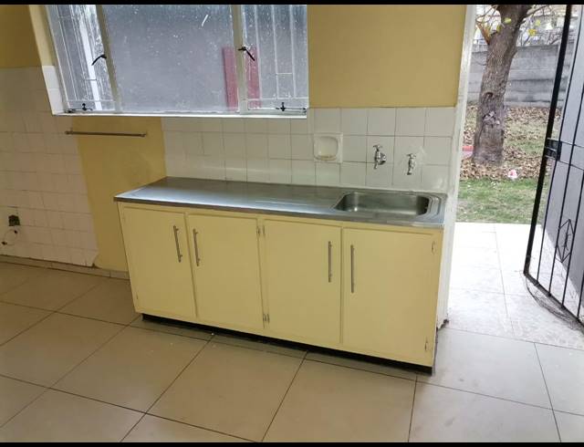 3 BEDROOM FREESTANDING FOR SALE IN SIGNAL HILL